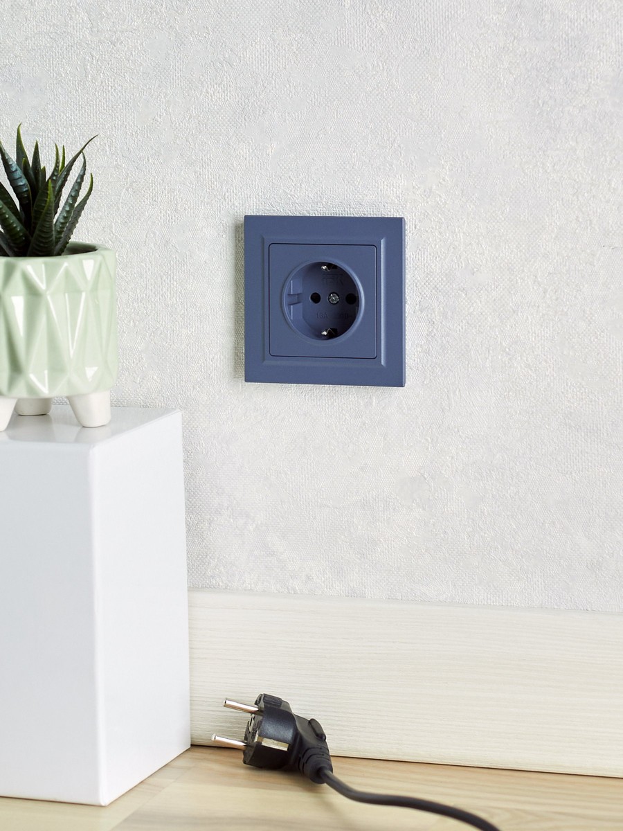 IEK Brite Рамки Рамка IEK BRITE 1-местная РУ-1-БрМ маренго BR-M12-K35