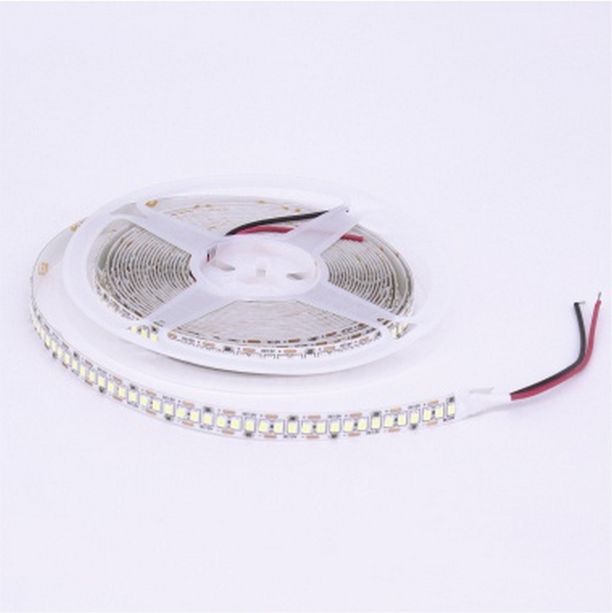 Светодиодная лента белая нейтральная Лента светодиодная LEEK 2835-240 22Вт 4000К IP20 12В (5м) LE010616-019