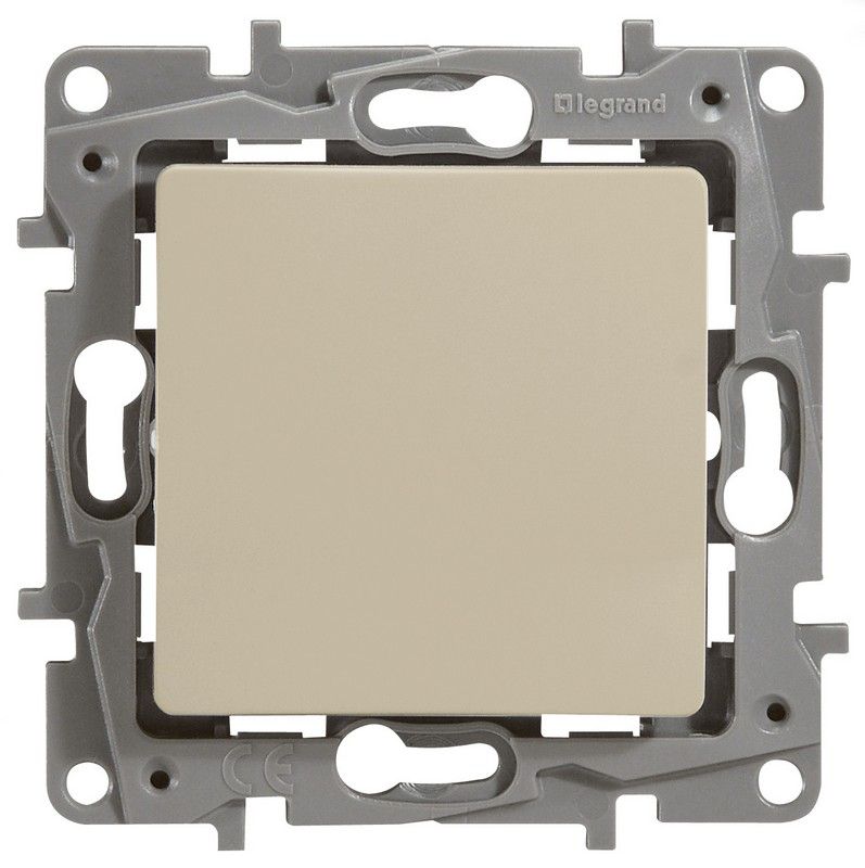 Legrand Etika Слоновая кость Выключатель Legrand Etika слоновая кость 1-клавишный 10А, винт. клем. 672301