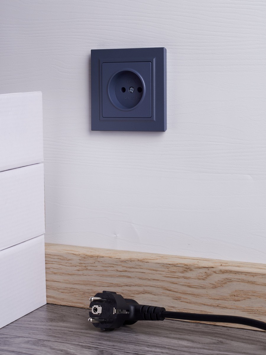 IEK Brite Маренго Розетка IEK BRITE Маренго без з/к/ш 10А в сборе РСР10-1-0-БрМ BR-R10-10-K35-F