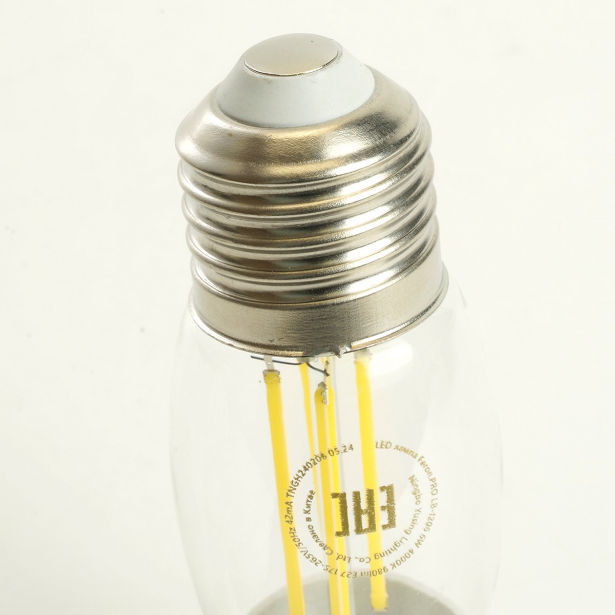 E27 Лампа светодиодная Feron.PRO LB-1208 Свеча E27 8W 175-265V 6400K 51243 