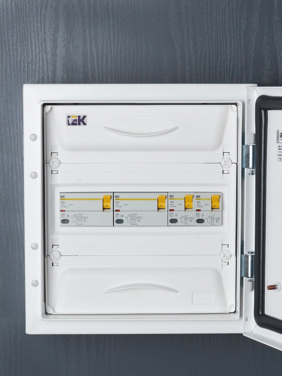 IEK Выключатель дифференциальный IEK KARAT ВД1-63 (УЗО) 4Р 50А 30мА MDV10-4-050-030 