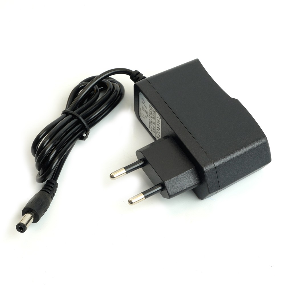 Прожекторы светодиодные Светодиодный прожектор Feron LL-950 переносной с зарядным устройством IP66 30W 6400K 48675 