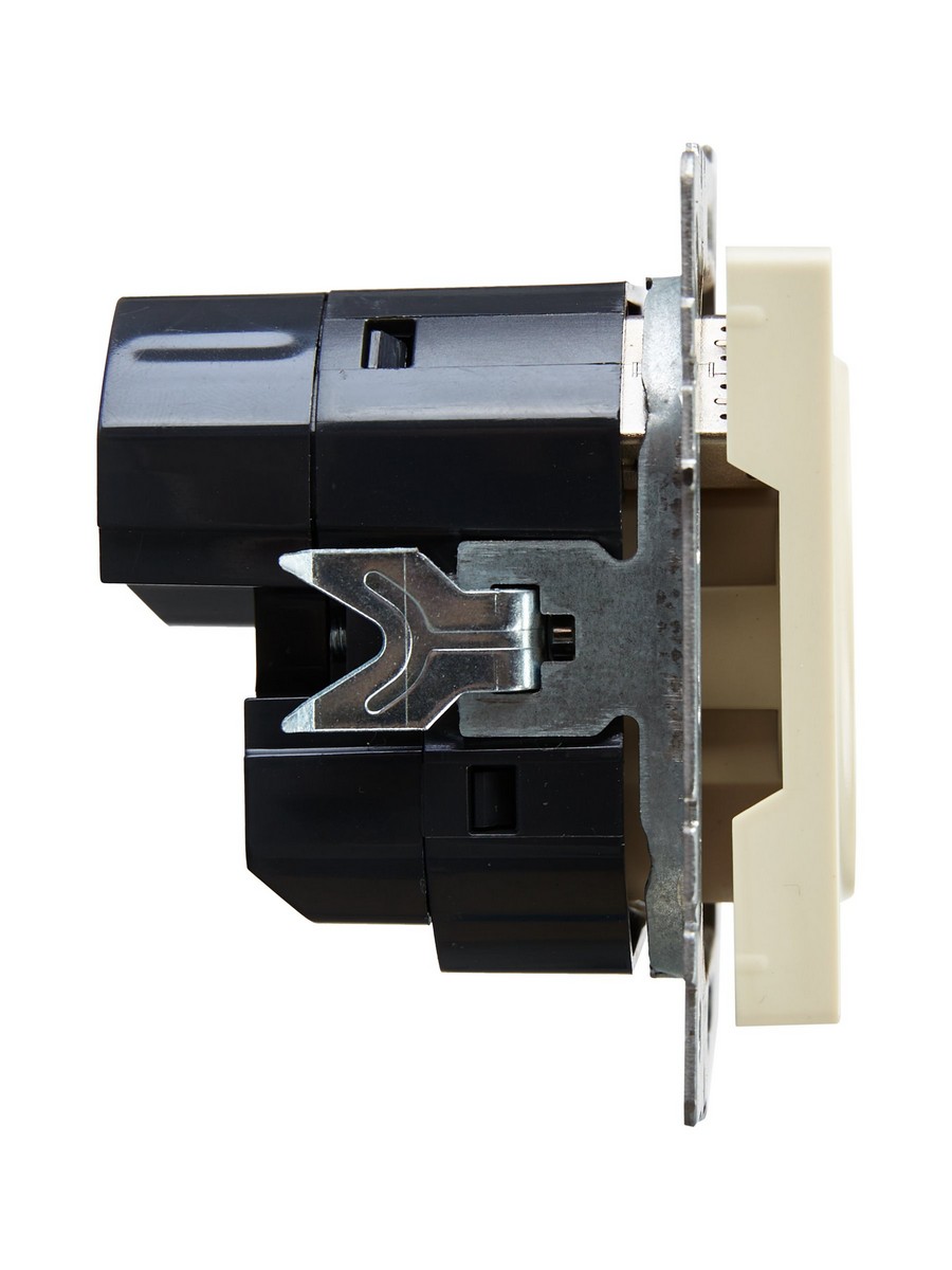IEK Brite Бежевый Розетка IEK BRITE с с/з и шторками 16А с USB A+A 2,1А РЮш10-1-БрКр бежевый BR-R14-16-U21-D21-K10