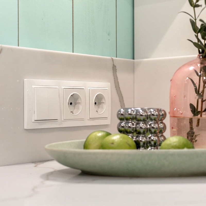 Werkel Белый механизмы Розетка с заземлением Werkel W1171001 белая IP20