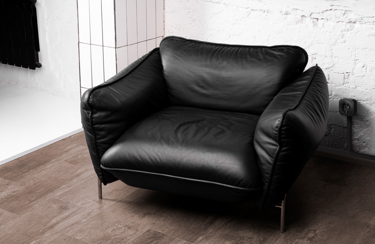 Накладные Розетки и выключатели Legrand Quteo Черные Розетка Legrand Quteo Чёрный матовый с заземлением со шторками 782476