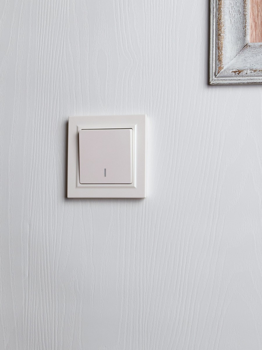 IEK Brite Жемчуг Выключатель IEK BRITE BASE Жемчуг 1-кл. прох. с инд. 10А ВС10-1-7-БрЖ BR-V12-1-10-K36