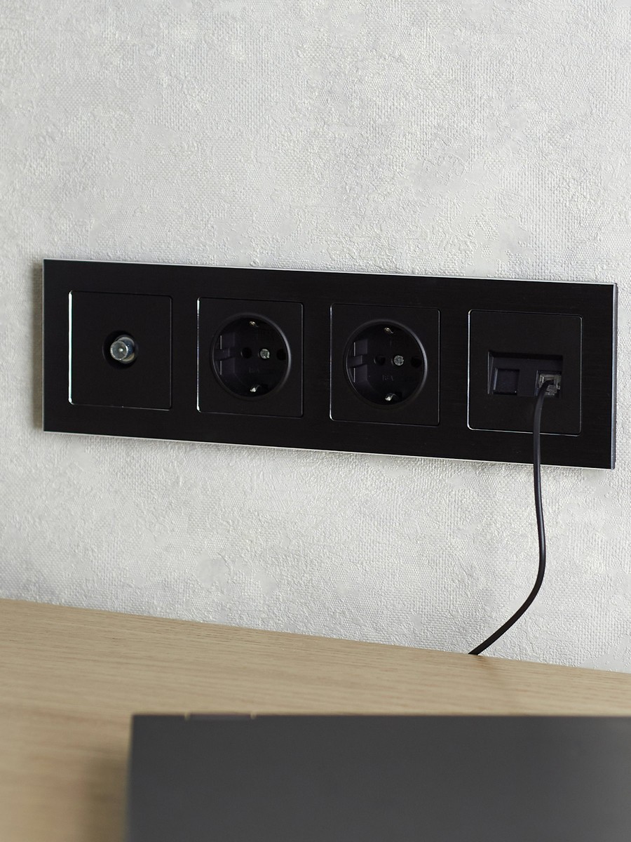 IEK Brite Рамки Рамка IEK BRITE 4-местная РУ-4-1-БрЧ металл черный BR-M42-M-K02