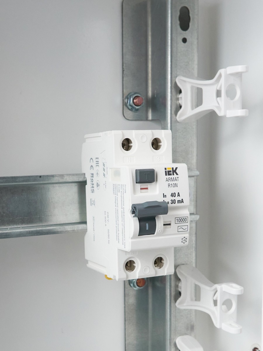 IEK ВДТ УЗО IEK ARMAT R10N 2P 40А 30мА тип AC AR-R10N-2-040C030 