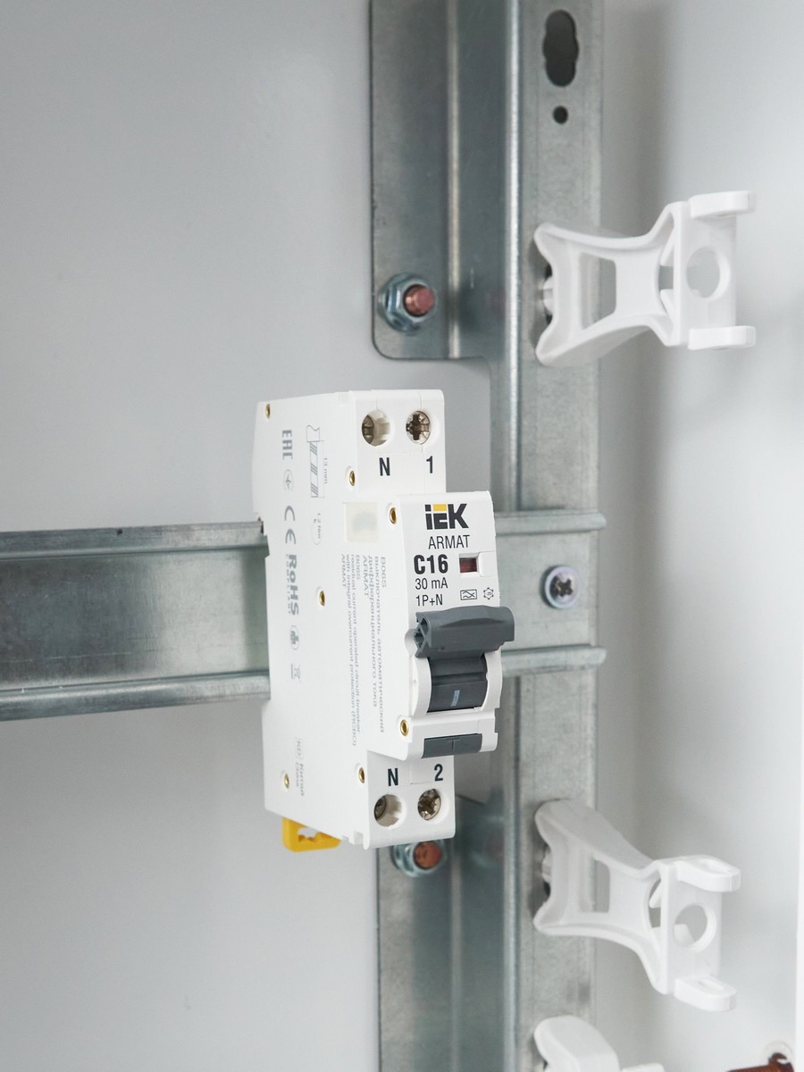 IEK АВДТ Дифф. Автомат IEK ARMAT B06S 1P+NP C16 30мА тип A (18мм) AR-B06S-1N-C16A030 