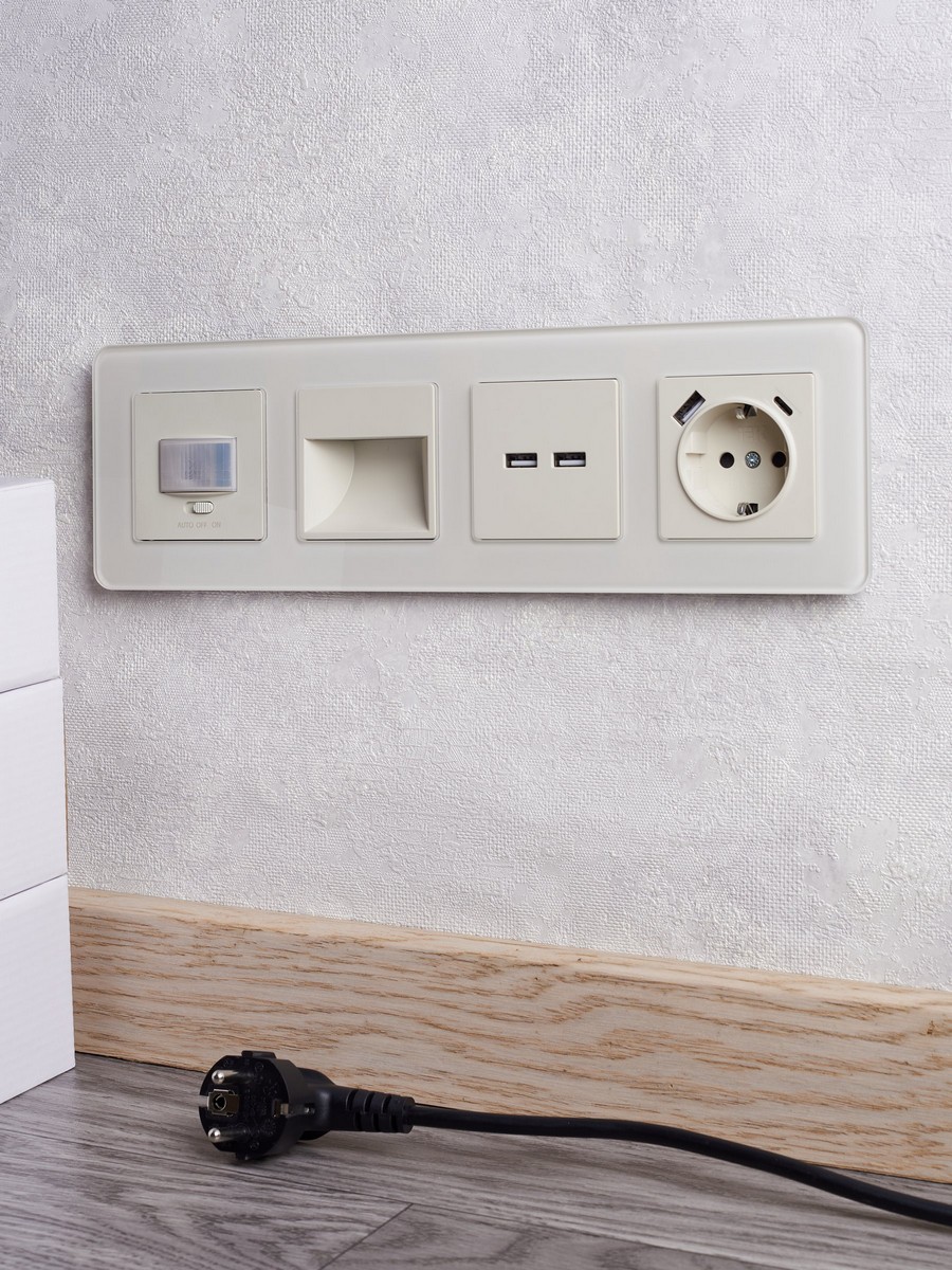 IEK Brite Рамки Рамка IEK BRITE DECOR Песчаный матовый стекло скругл.угол 4-м РУ-4-2-Бр RE BR-M42-G-41-K98