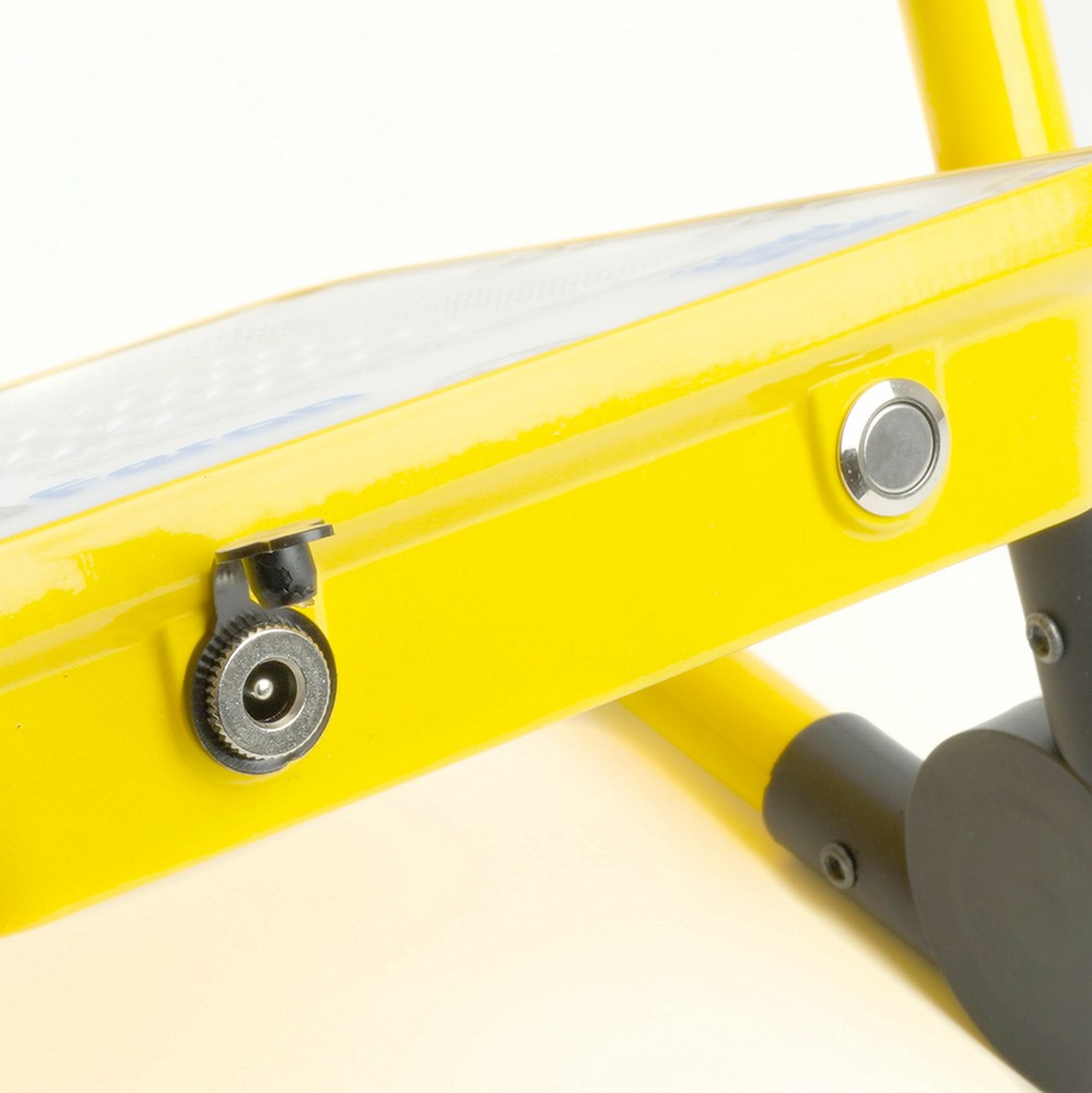 Прожекторы светодиодные Светодиодный прожектор Feron LL-950 переносной с зарядным устройством IP66 30W 6400K 48675 