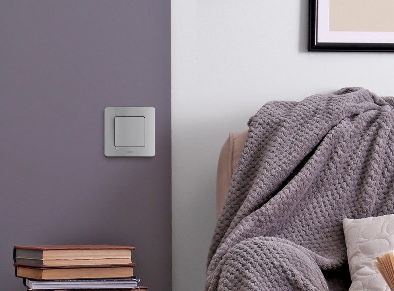 Legrand Inspiria Алюминий Выключатель Legrand INSPIRIA Алюминий одноклавишный 10 AX 250 В 673602