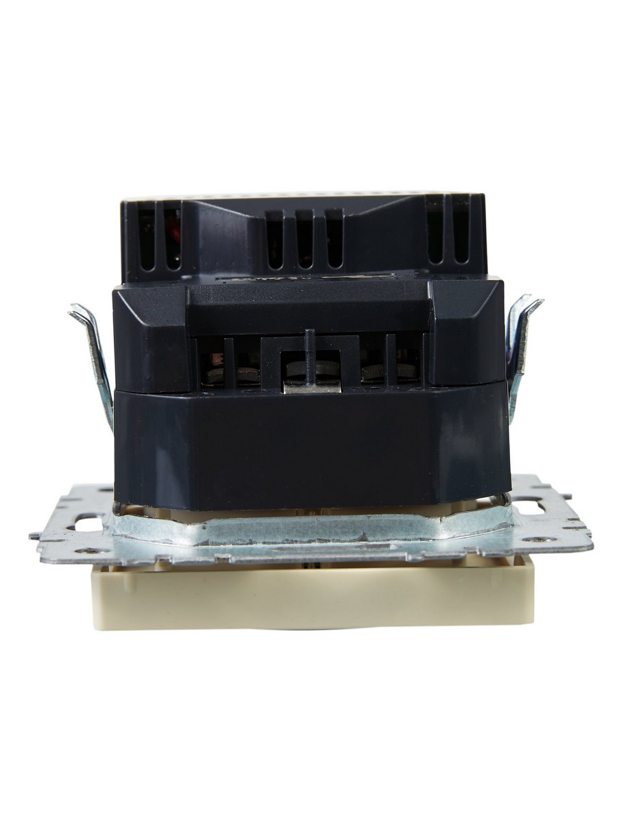 IEK Brite Бежевый Розетка IEK BRITE с с/з и шторками 16А с USB A+A 2,1А РЮш10-1-БрКр бежевый BR-R14-16-U21-D21-K10