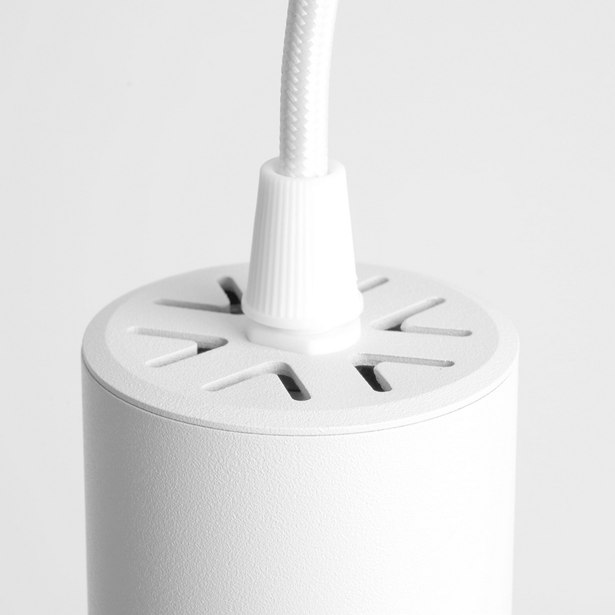 Трековые светодиодные светильники Светильник Feron AL196 трековый однофазный на шинопровод под лампу на подвесе GU10 белый 48556 