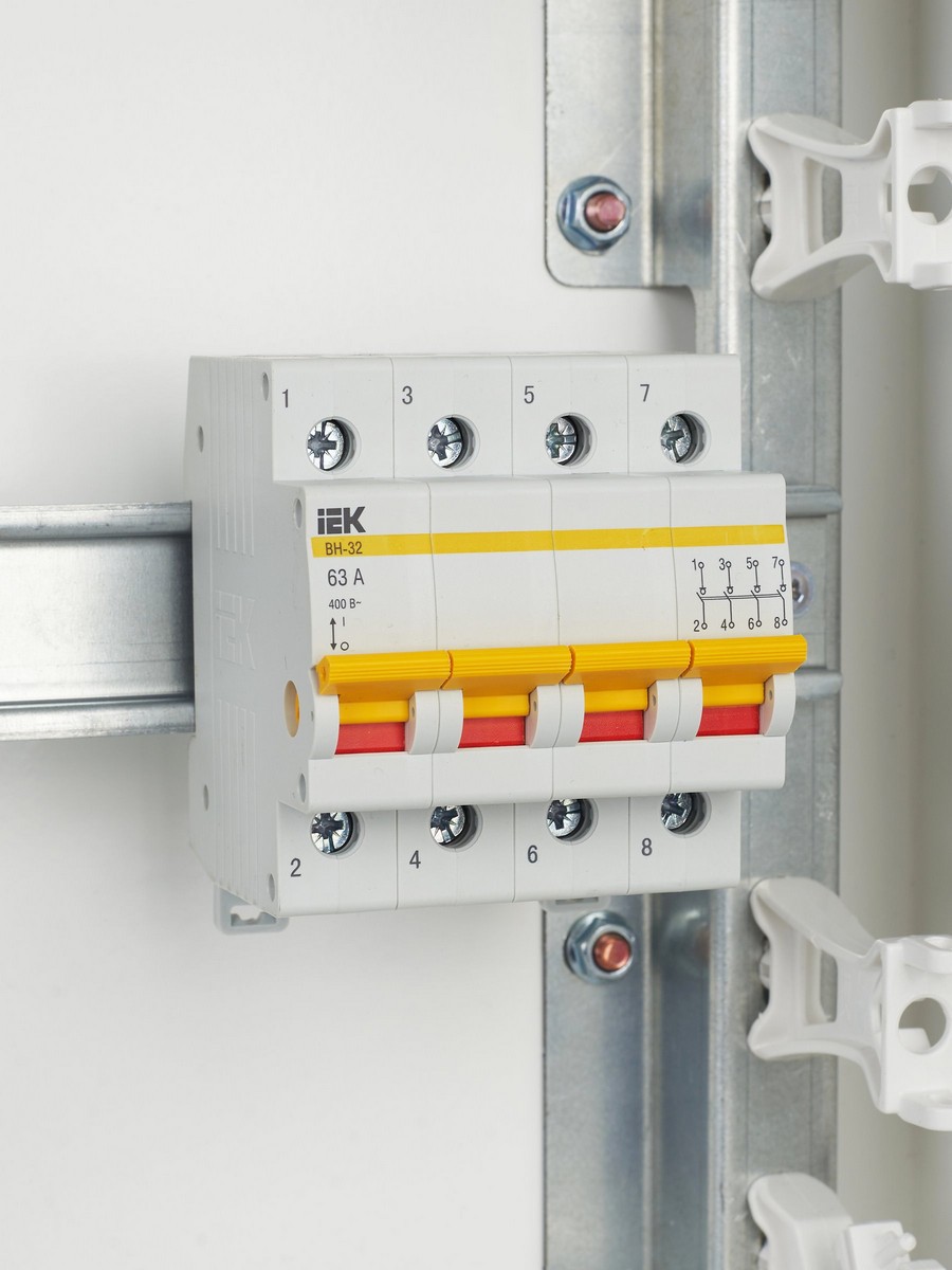 IEK Выключатель нагрузки IEK KARAT (мини-рубильник) ВН-32 4Р 63А MNV10-4-063 