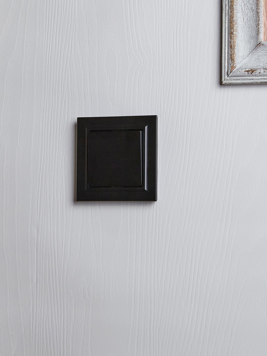 IEK Brite Черный Выключатель IEK BRITE 1-клавишный 10А ВС10-1-0-БрЧ черный BR-V10-0-10-K02