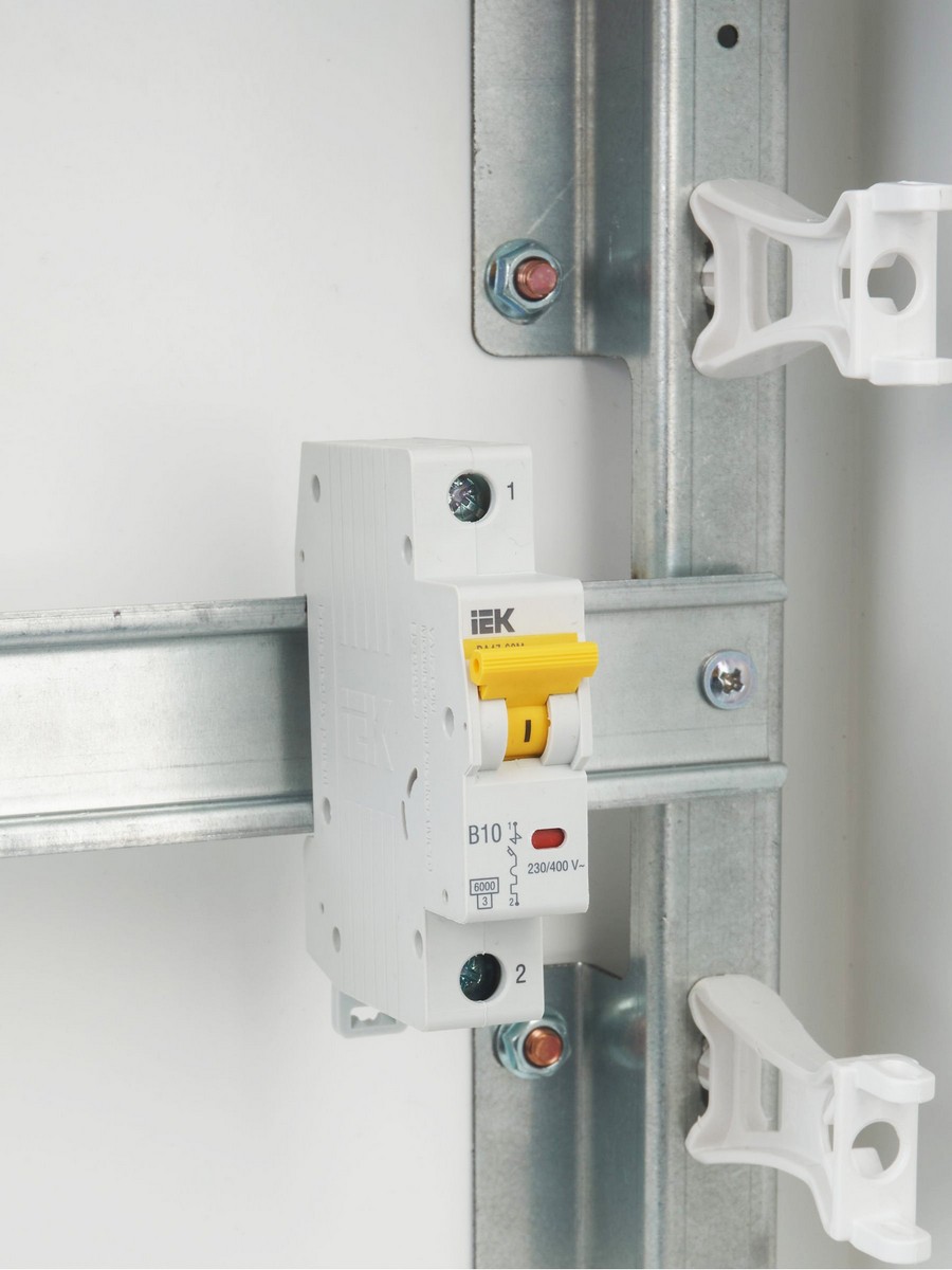 1 полюсные (однополюсные) Автоматический выключатель IEK KARAT ВА47-60M 1Р 10А 6кА B MVA31-1-010-B 
