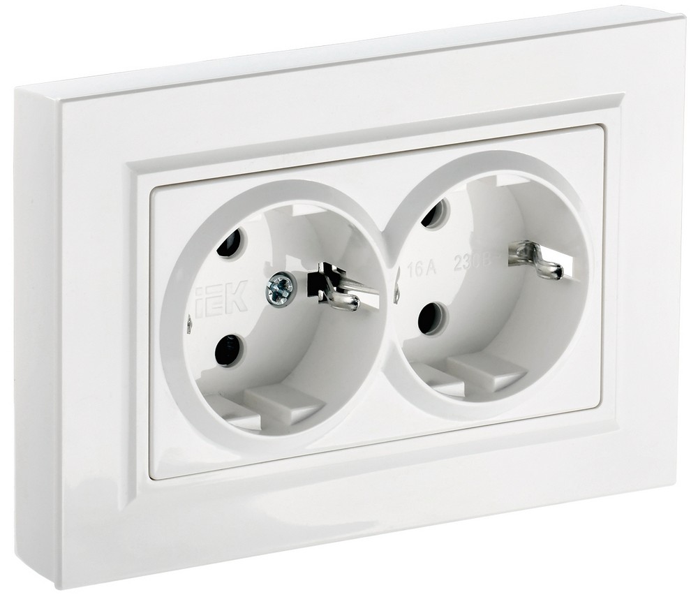IEK Brite Белый Розетка IEK BRITE 2-ая с/з с шторками 16А в сборе РСш12-3-БрБ белый BR-R24-16-K01-F