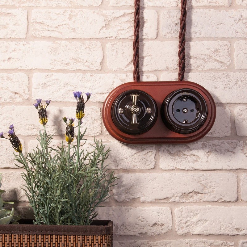 Werkel Ретро Розетка Werkel ретро WL18-03-01 с заземлением (коричневый)