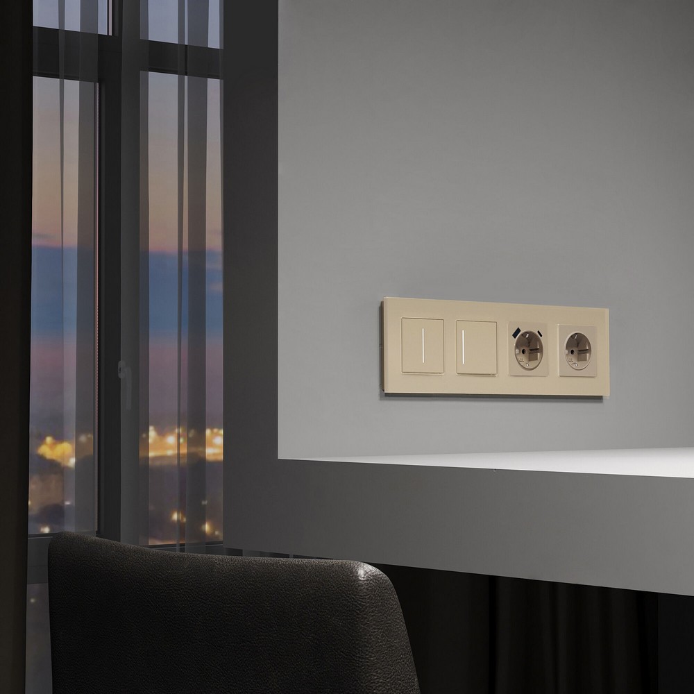 Рамки Werkel Senso Рамка Werkel на 4 поста Senso (шампань, стекло soft-touch) W00431110