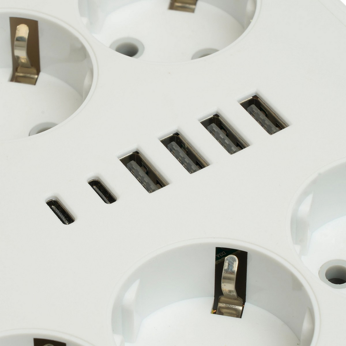 Колодки и удлинители, тройники Удлинитель STEKKER HM09-66-02 6-местный c/з 3x1 мм2 1,8 м 4USB+2Type-C 2,4А Home белый 49975 