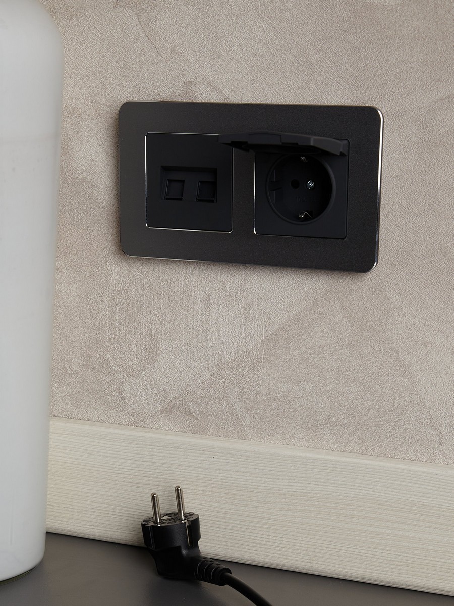 IEK Brite Рамки Рамка IEK BRITE DECOR Титан металл. скругл.угол 2-м РУ-2-1-Бр RE BR-M22-M-01-K48