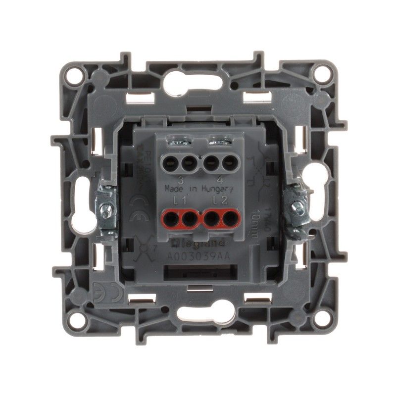 Legrand Etika Белый Переключатель Legrand Etika белый промежуточный 1-клавишный, винт. клеммы, 10AX, 250 В 672209