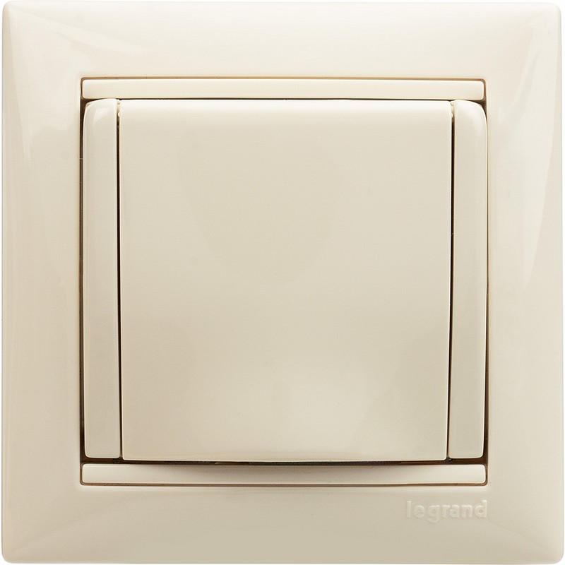 Розетка Legrand Valena Крем 1-ая с/з с крышкой 774322