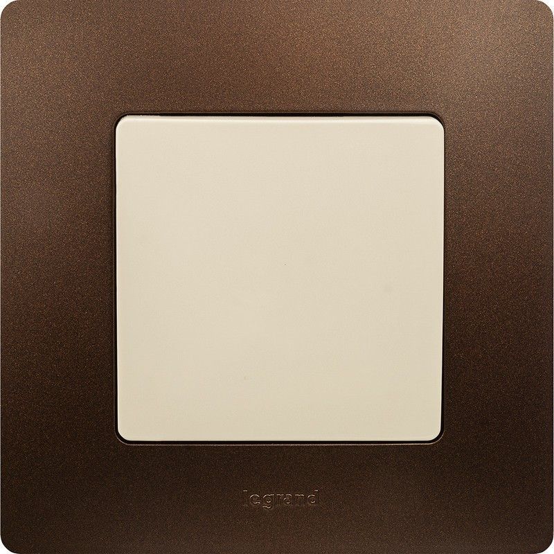 Legrand Etika Слоновая кость Выключатель Legrand Etika слоновая кость 1-клавишный 10А, винт. клем. 672301
