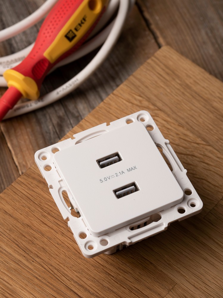 EKF Стокгольм белый Розетка USB EKF PROxima Стокгольм Белый 2-ая 21А  EYR16-028-10-2USB