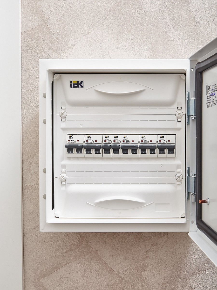 1 полюсные (однополюсные) Автоматический выключатель IEK ARMAT M06N 1P C 50А AR-M06N-1-C050 