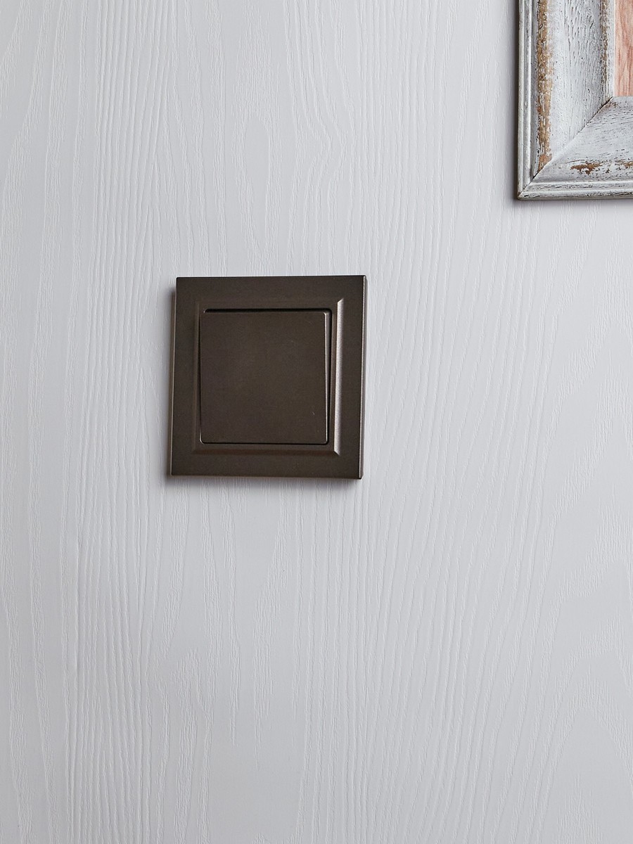 IEK Brite Бронза Выключатель IEK BRITE Темн.бронза 1-кл. 10А в сборе ВСР10-1-0-БрТБ BR-V10-0-10-K45-F