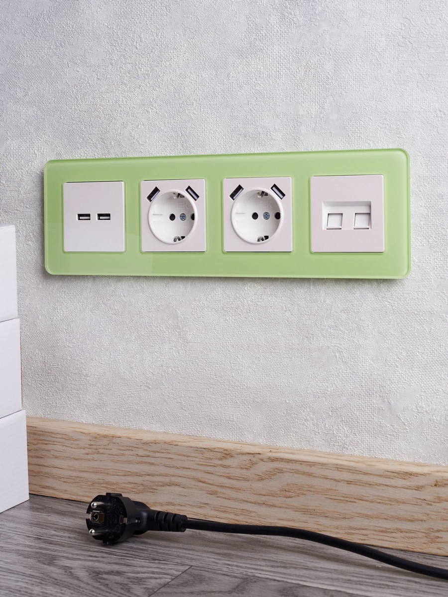 IEK Brite Рамки Рамка IEK BRITE DECOR Эко грин матовый стекло скругл.угол 4-мест. РУ-4-2-Бр RE BR-M42-G-41-K06