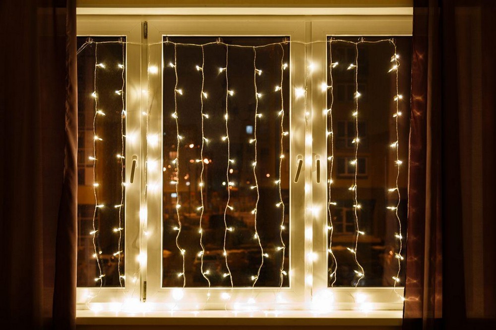 Светодиодная гирлянда Feron CL20 занавес 2*2м + 3м 230V 2700К статичная c питанием от сети прозрачный шнур 32333