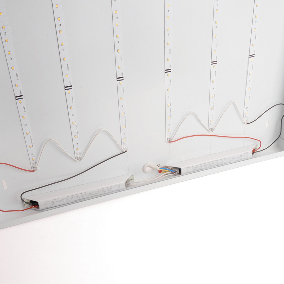 Светодиодные светильники армстронг 600*600 Офисный светильник серии TR Армстронг 54Вт 4000К CRI90 опал 48907 