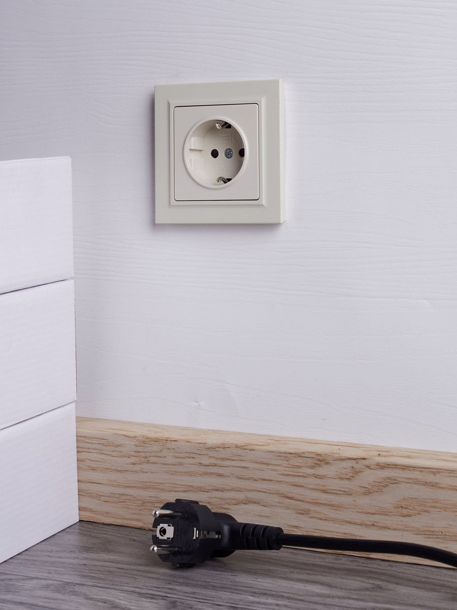 IEK Brite Бежевый Розетка IEK BRITE Бежевый с з/к/ш 16А в сборе РСР14-1-0-БрКр BR-R14-16-K10-F