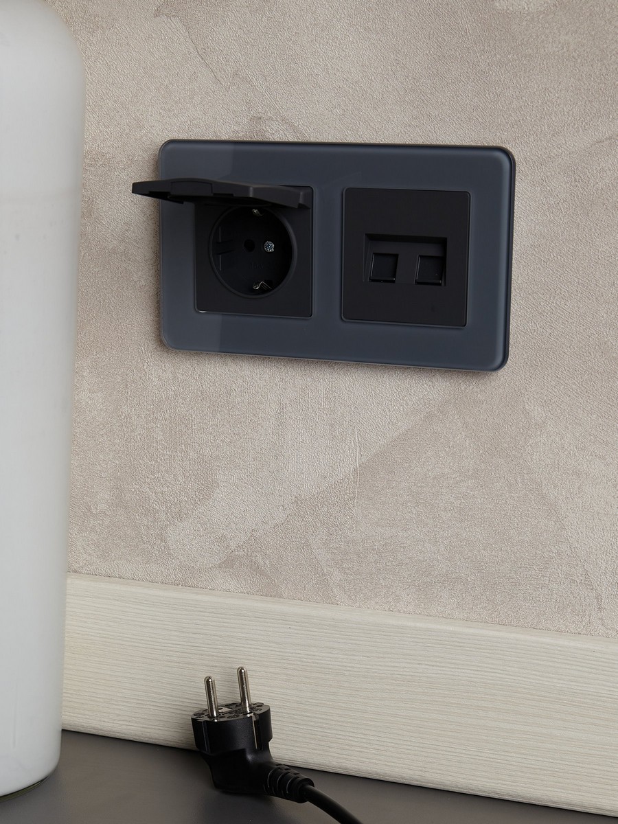 IEK Brite Рамки Рамка IEK BRITE DECOR Графит матовый стекло скругл.угол 2-м РУ-2-2-Бр RE BR-M22-G-41-K53