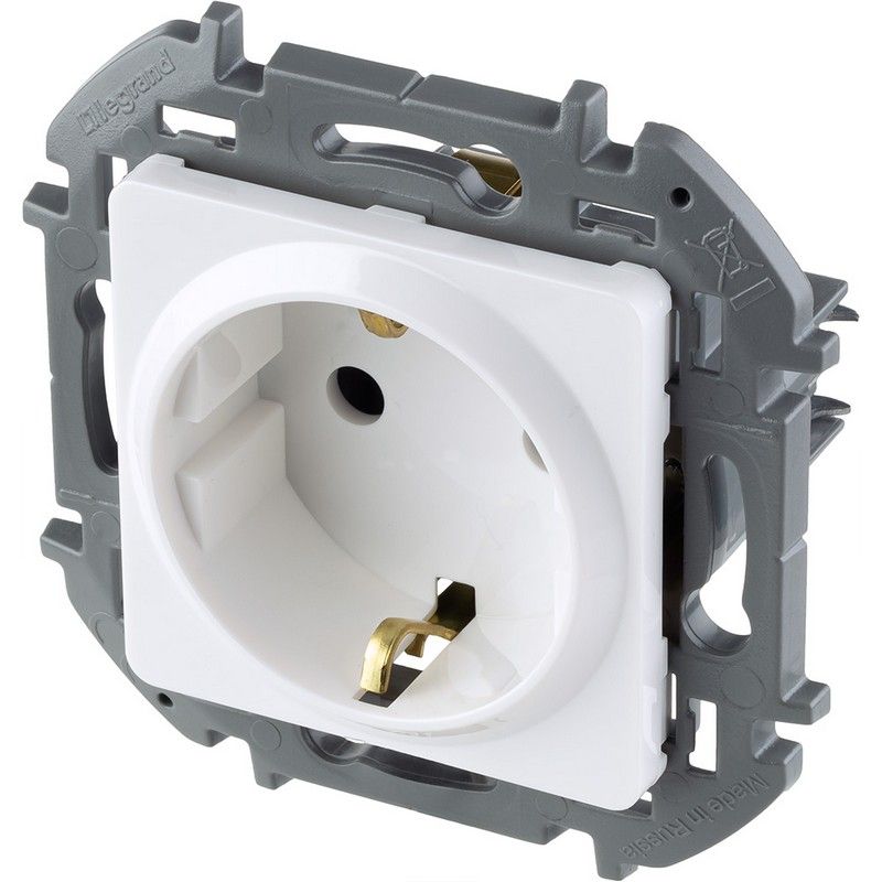 Legrand Inspiria Белый Розетка Legrand INSPIRIA Белый с заземлением 16 А 250 В 673720