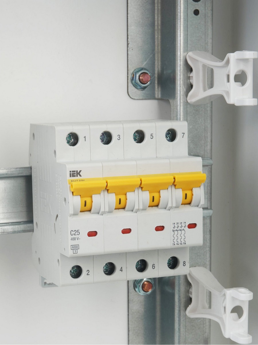 4 полюсные (четырехполюсные) Автоматический выключатель IEK KARAT ВА47-60M 4Р 25А 6кА С MVA31-4-025-C 