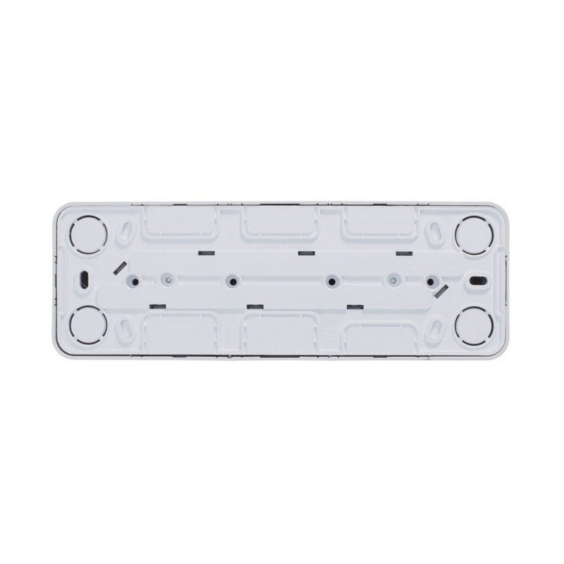 Blanca белые розетки и выключатели Розетка SE Blanca 4-ая Белый наружный б/з без шторок изолир. пластина BLNRA000411