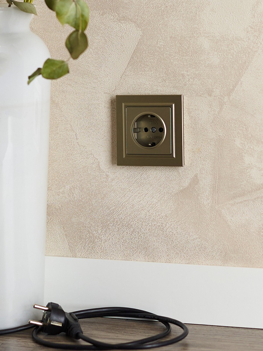 IEK Brite Шампань Розетка IEK BRITE с/з без шторок 16А РС11-1-0-БрШ шампань BR-R11-16-K37