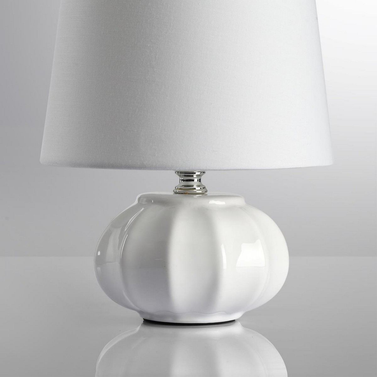 Настольные лампы Настольная лампа LUMION 8145/1T HAMA 