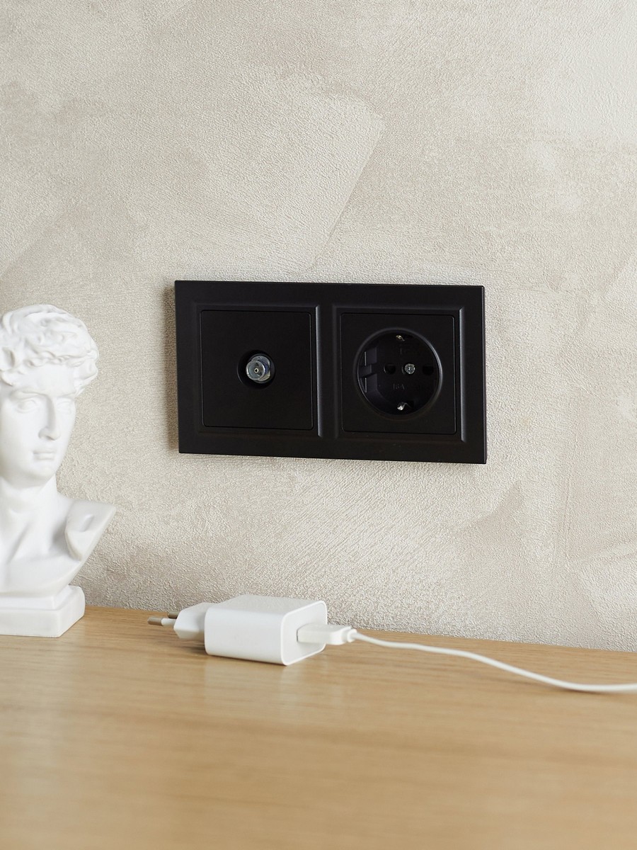 IEK Brite Рамки Рамка IEK BRITE 2-местная РУ-2-БрЧ черный BR-M22-K02