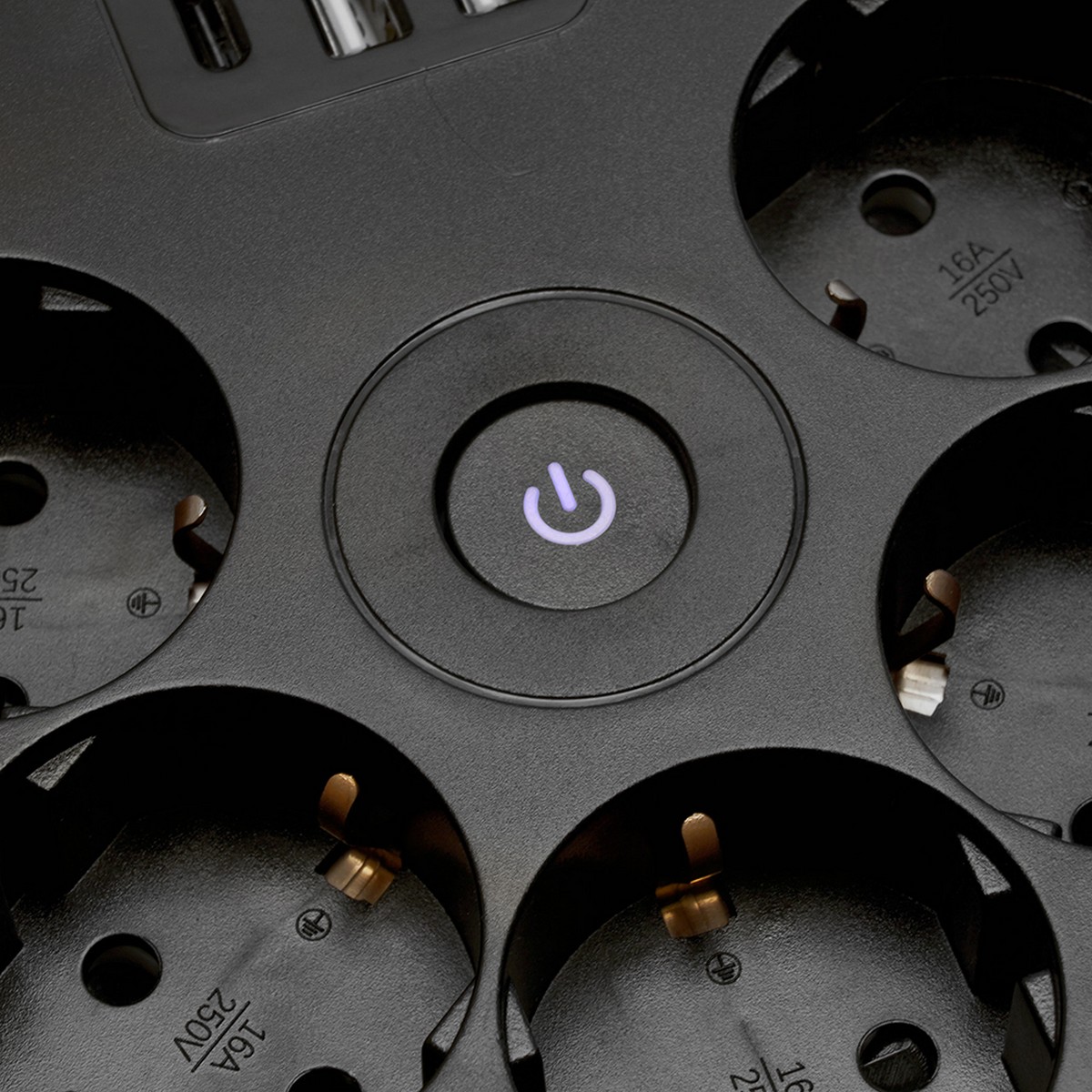 Колодки и удлинители, тройники Удлинитель STEKKER 5-местный HM10-51-01 с/з 2.5м 2USB+С 5V 3,1А Comfort черный 49656 