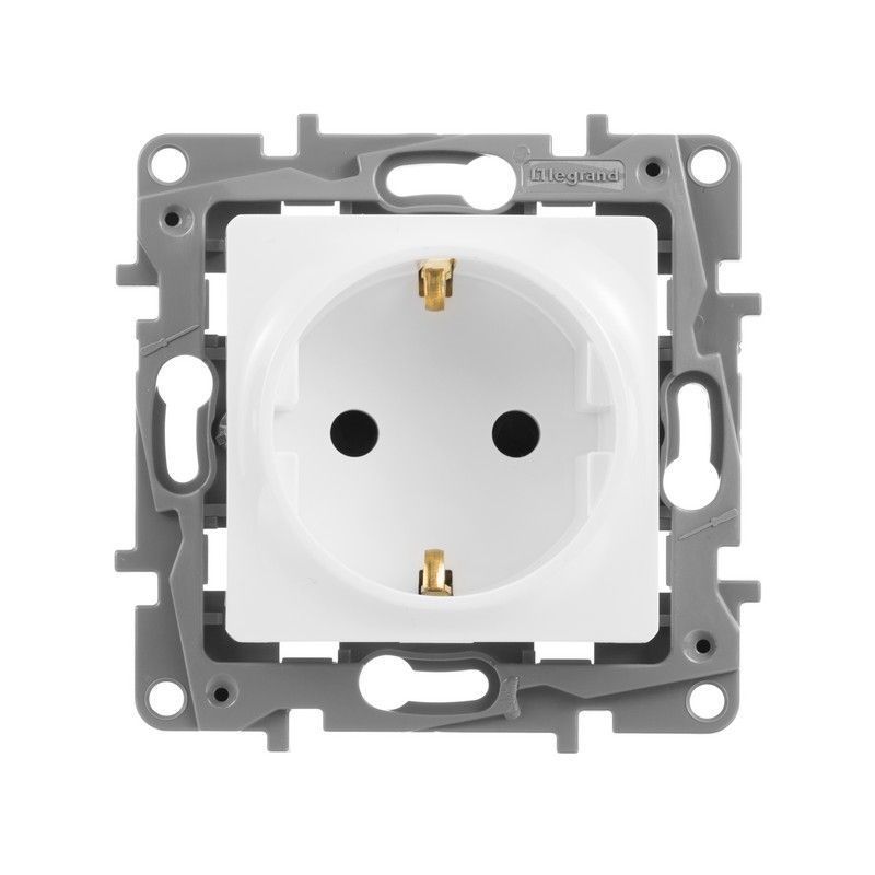 Legrand Etika Белый Розетка электрическая Legrand Etika белый с/з со шторками, винт. клем. 672222