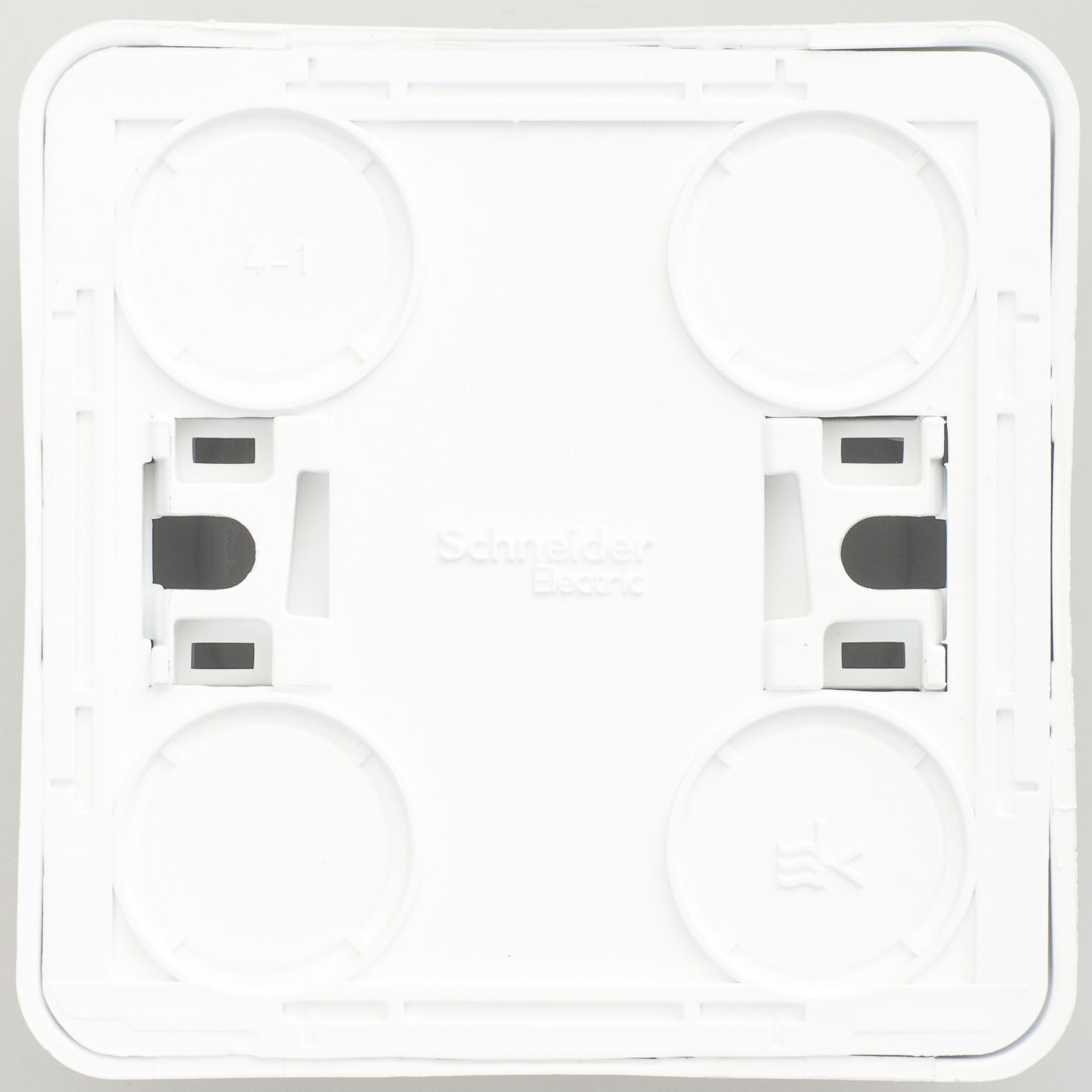 Этюд Белый Розетка 1-ая Systeme Electric Этюд наружный Белый б/з без шторок PA16-001B