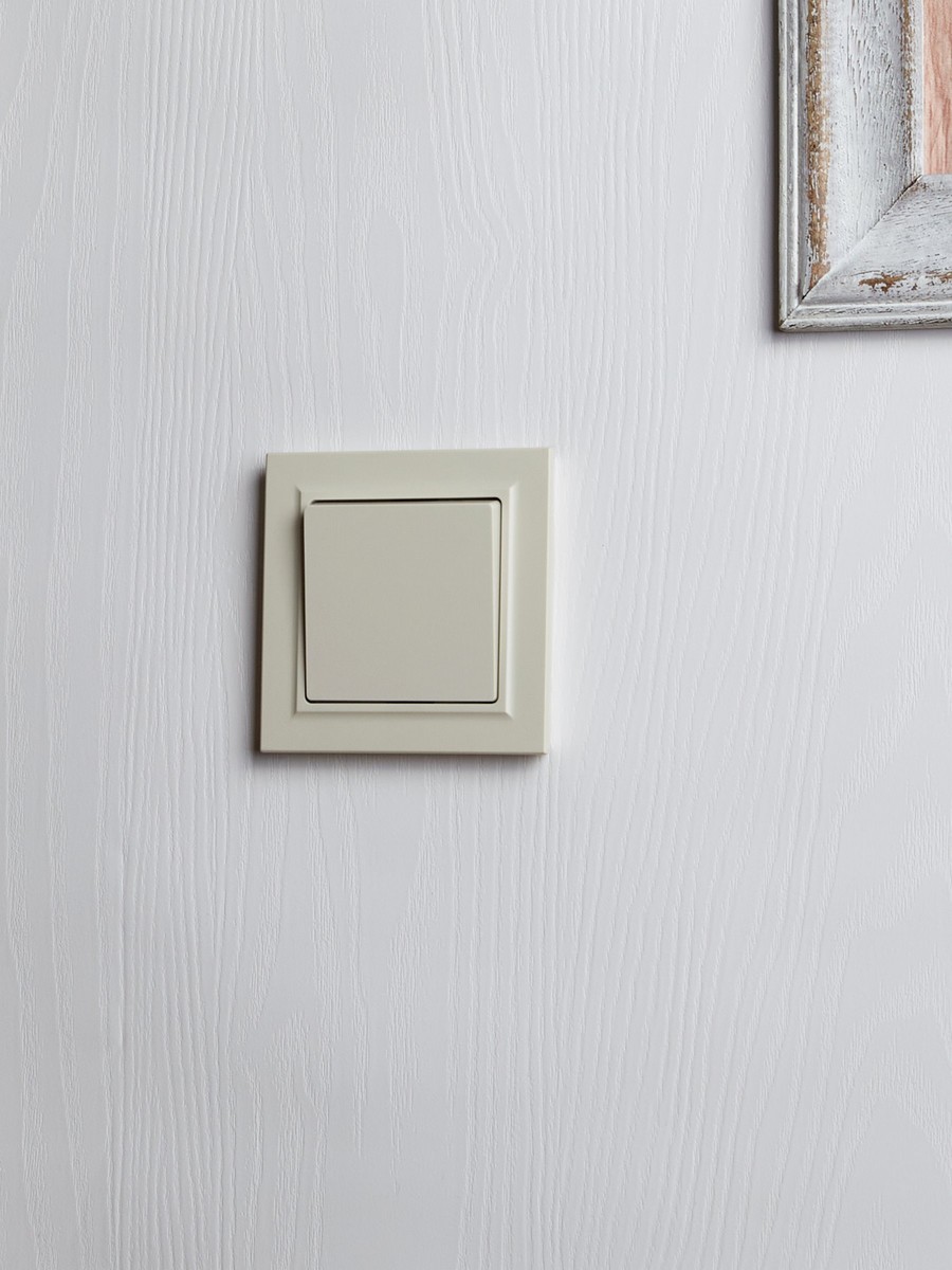 IEK Brite Бежевый Выключатель IEK BRITE Бежевый 1-кл. 10А в сборе ВСР10-1-0-БрКр BR-V10-0-10-K10-F