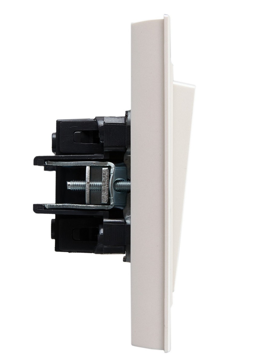 IEK Brite Жемчуг Выключатель IEK BRITE Жемчуг 2-кл. 10А в сб. ВСР10-2-0-БрЖ BR-V20-0-10-K36-F