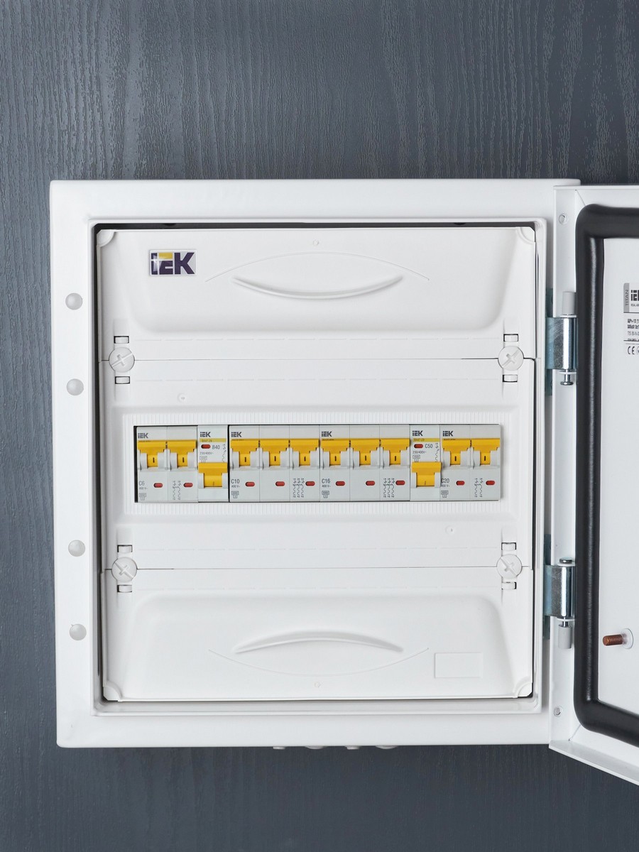 3 полюсные (трехполюсные) Автоматический выключатель IEK KARAT ВА47-60M 3Р 10А 6кА С MVA31-3-010-C 